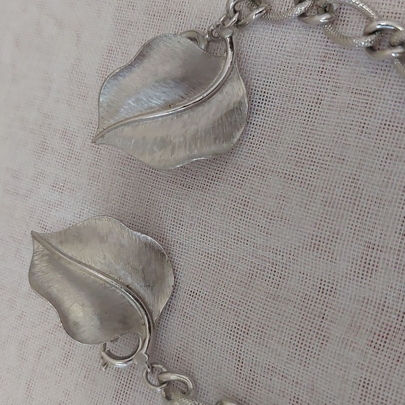 Trifari Crown Vintage Rare Find Collar Chain Guard Sweater Clips Brushed Silver - Picture 2 of 5